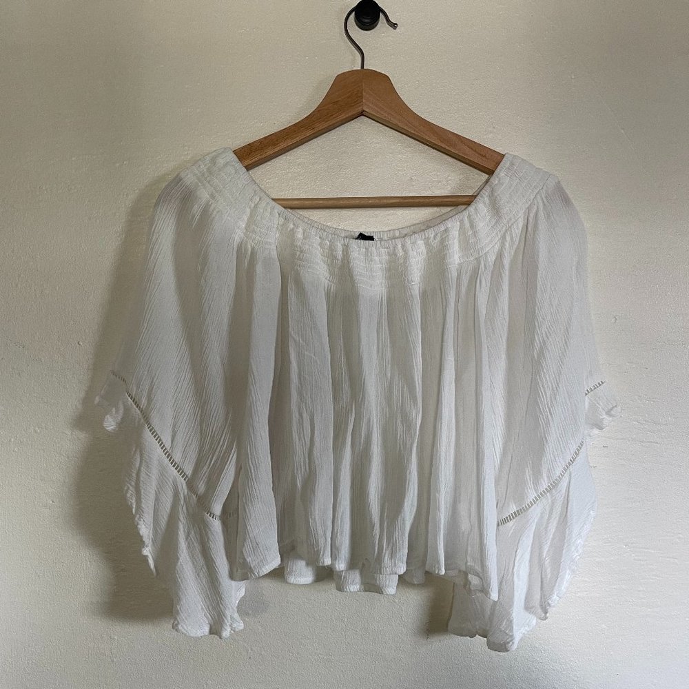 Women's Small Shinestar White Flowy Mid Length Sleeve Cropped Blouse